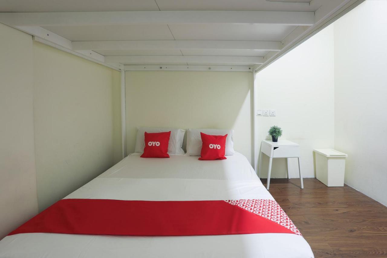 Spot On 90236 Zigzag Travellers Hotel